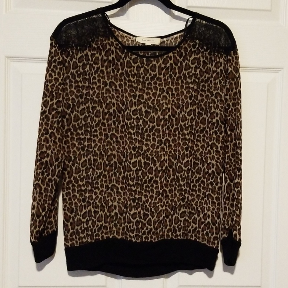 Two by Vince Camuto lace shoulder, XS/S